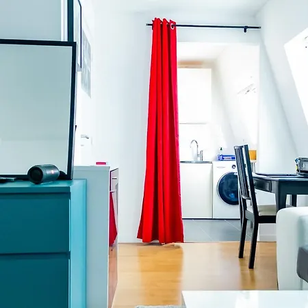 Charming Studio Near Louvres Apartman