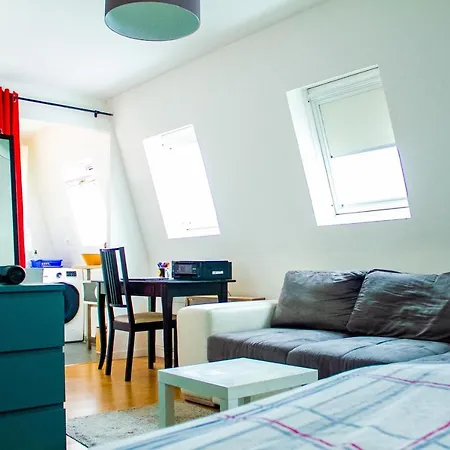 Charming Studio Near Louvres Apartman